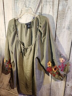 NYCC 3X  Sage Green Top With Beautiful Embrodery On Sleeves  Boho Cottagecore